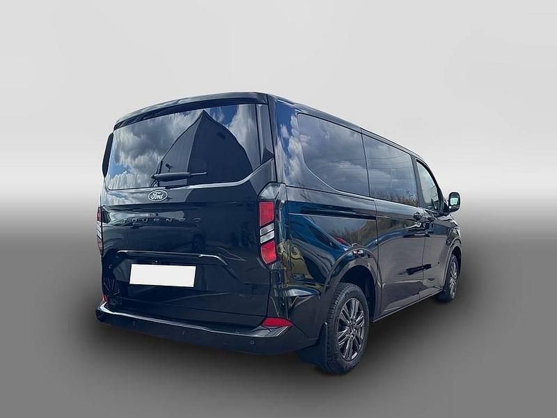 Gebraucht Ford Tourneo Titanium 136 PS (100 kW) 2025 Schwarz Van / Kleinbus