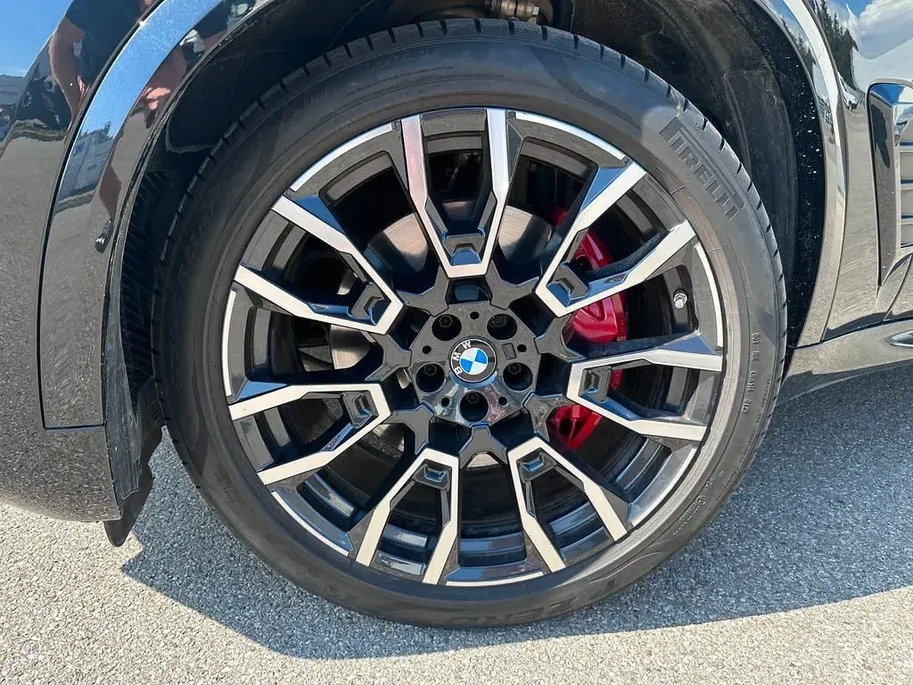 Gebraucht BMW X5 M Sport 286 PS (210 kW) 2025 Black sapphire metallic SUV