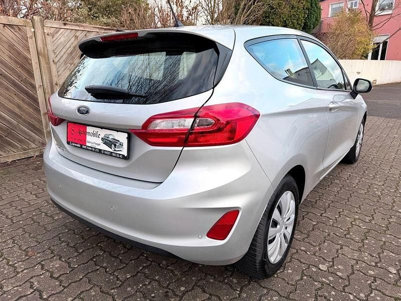 Gebraucht Ford Fiesta Cool & Connect 71 PS (52 kW) 2018 Silber Kleinwagen