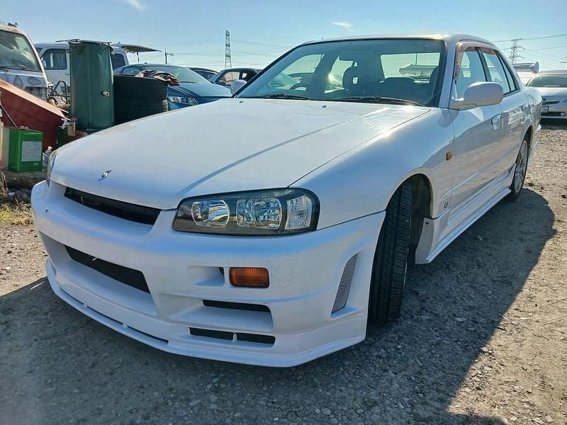 Weiß Gebraucht 1998 Nissan Skyline Limousine | 11.110 € - Bild 1/4