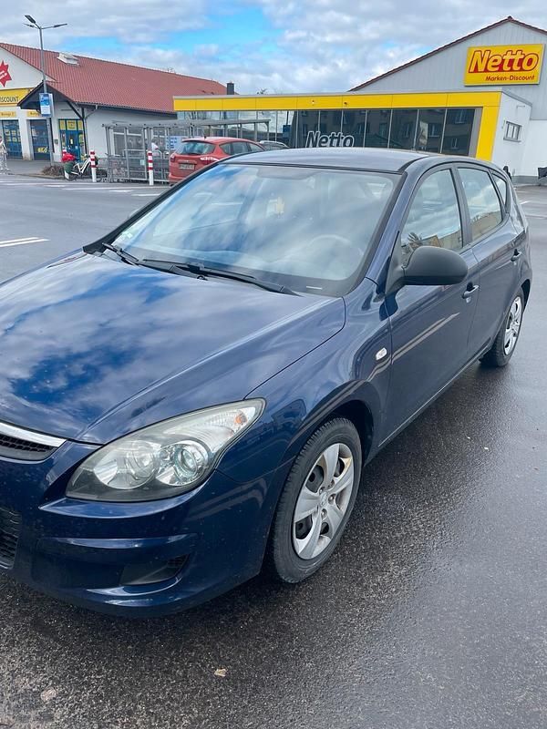 Gebraucht Hyundai i30 110 PS (80 kW) 2009 Blau Limousine