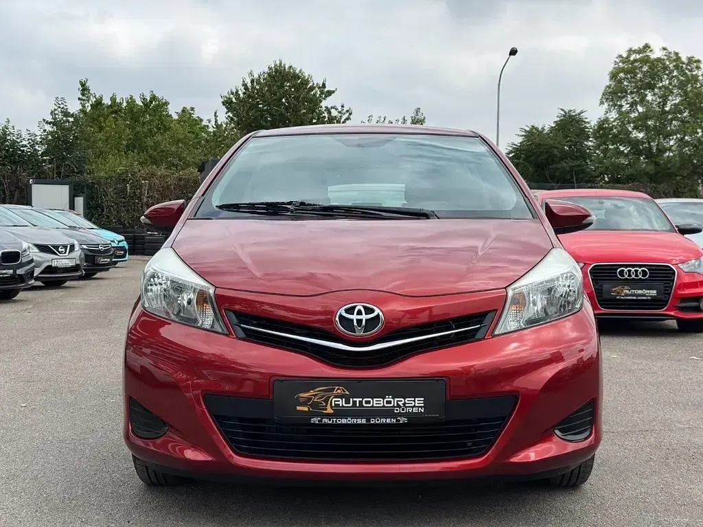Gebraucht Toyota Yaris Life 99 PS (72 kW) 2011 Rot Kleinwagen