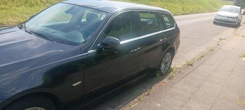 Gebraucht BMW 316 116 PS (85 kW) 2010 Schwarz Kombi