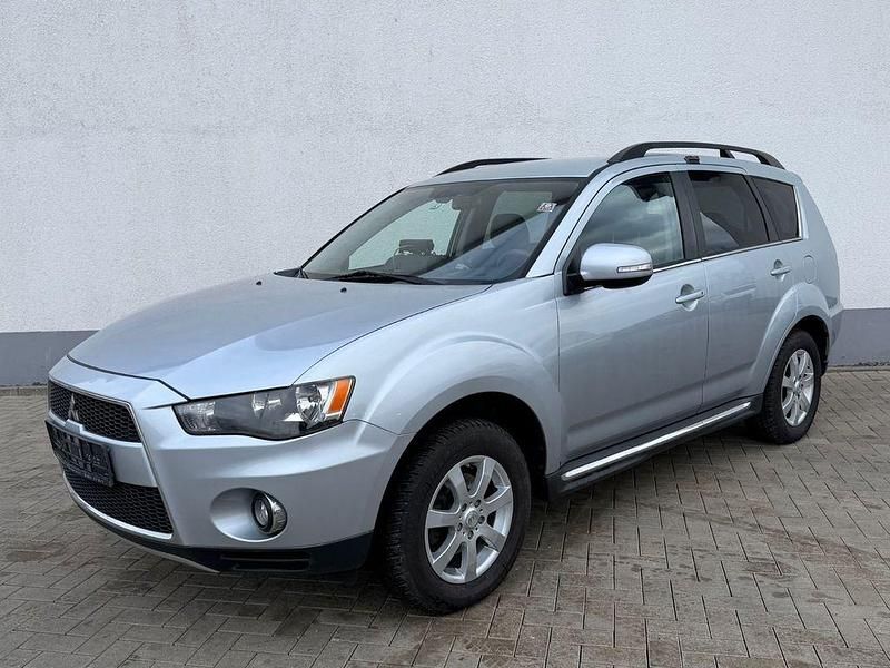 Gebraucht Mitsubishi Outlander Edition 177 PS (130 kW) 2011 Silber SUV