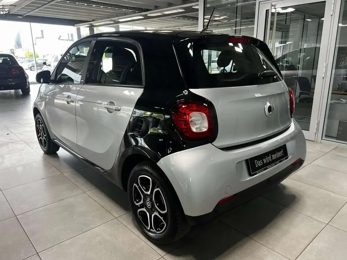 Second-hand Smart ForFour Passion 90 CP (66 kW) 2019 Argintiu Hatchback