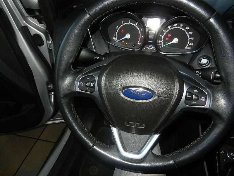 Gebraucht Ford B-MAX Titanium 125 PS (91 kW) 2017 Silber Van / Kleinbus