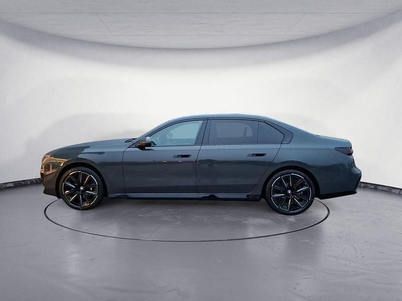 Neu BMW 740 299 PS (219 kW) 2026 Grau Limousine