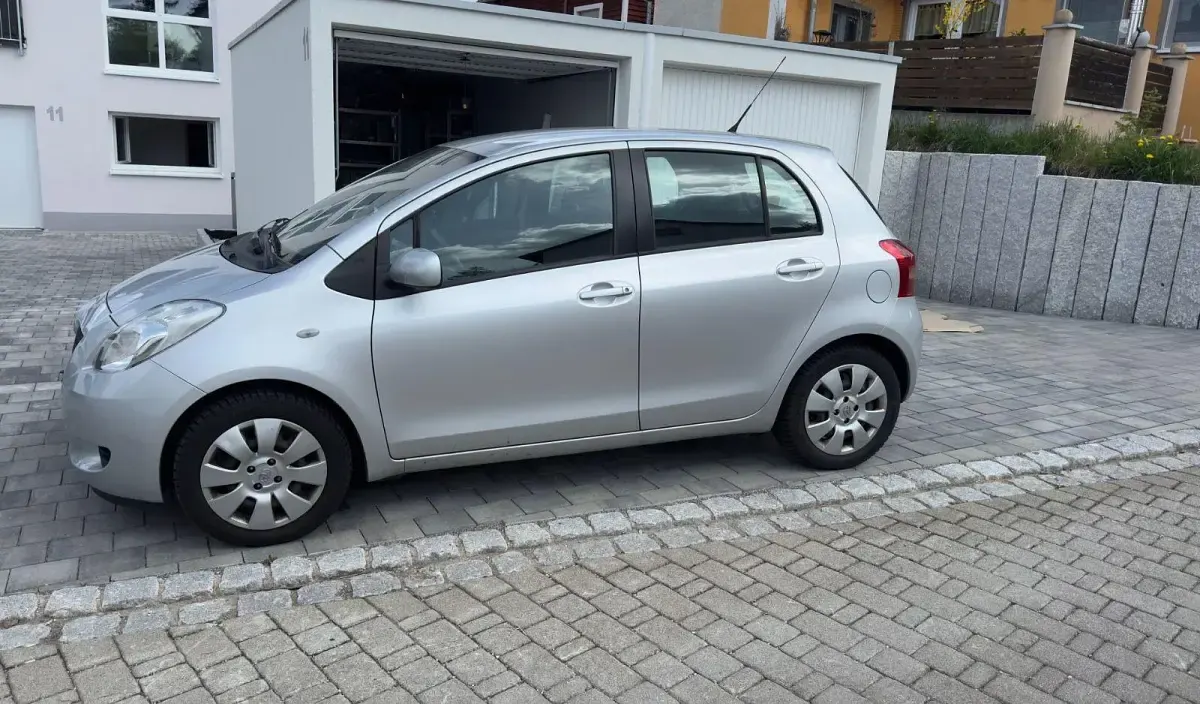 Gebraucht Toyota Yaris 69 PS (50 kW) 2005 Limousine