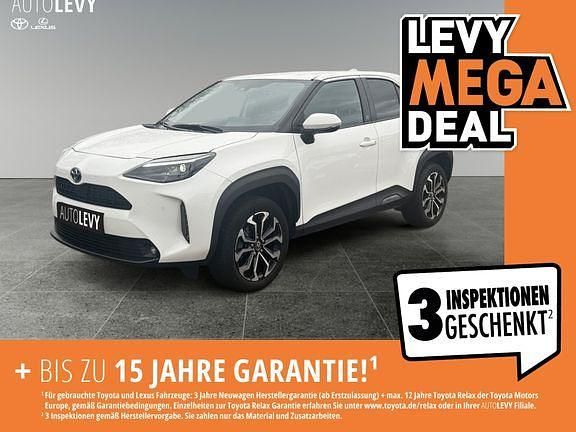 Schneeweiß Gebraucht 2022 Toyota Yaris Hybrid Connect Style | 19.990 € (Guter Preis) - Bild 1/4