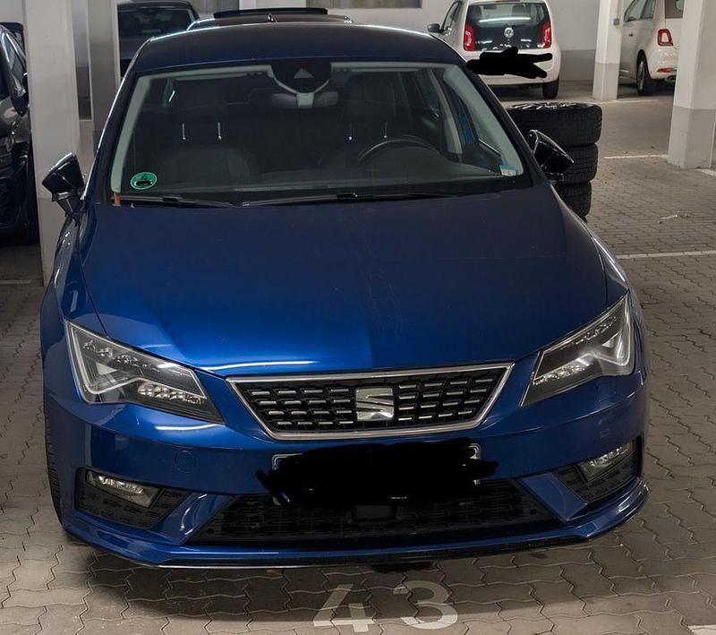 Blau Gebraucht 2019 Seat Leon XCELLENCE Limousine | 13.000 € (Guter Preis) - Bild 1/3