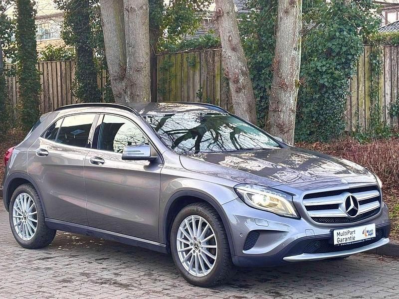 Gebraucht Mercedes GLA200 156 PS (114 kW) 2015 Grau SUV