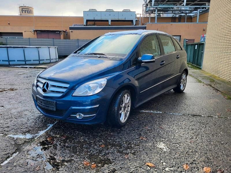 Blau Gebraucht 2009 Mercedes B200 Van / Kleinbus | 2.900 € (Guter Preis) - Bild 1/4