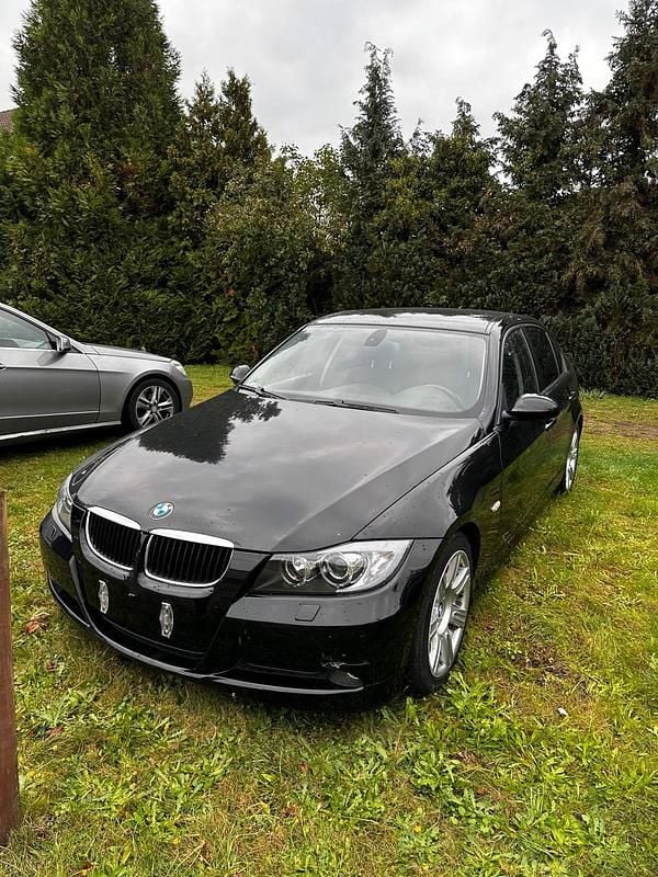 Schwarz Gebraucht 2007 BMW 320 Limousine | 2.790 € (Superpreis) - Bild 1/4