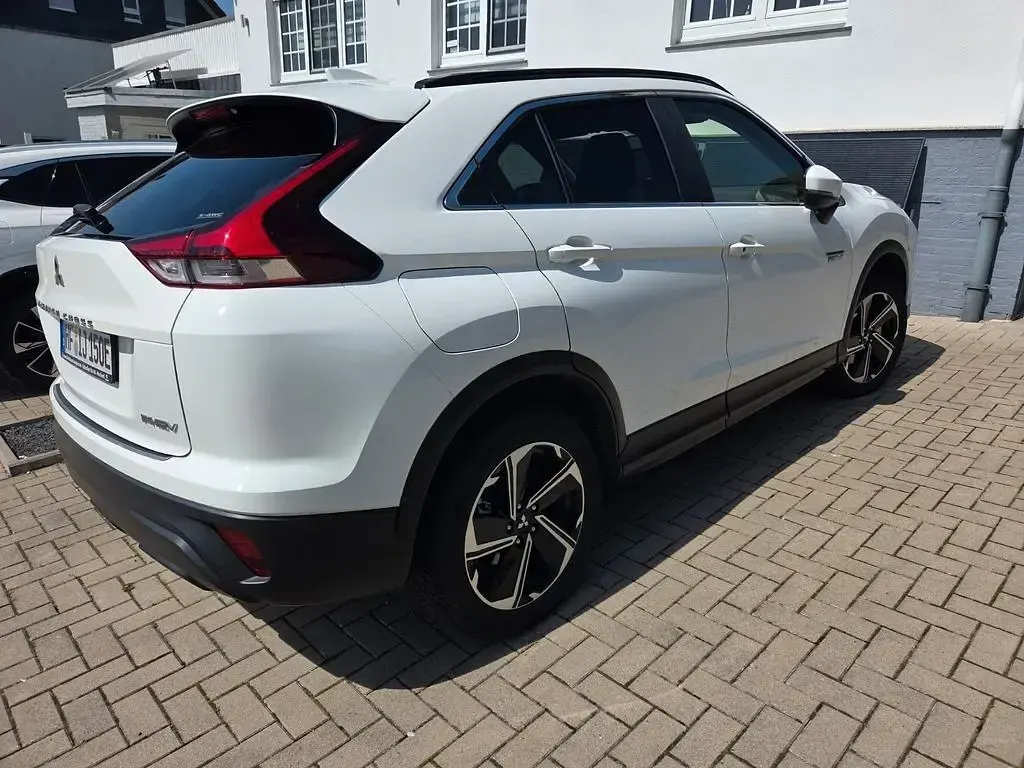 Gebraucht Mitsubishi Eclipse Cross Basis 188 PS (138 kW) 2022 Weiß SUV