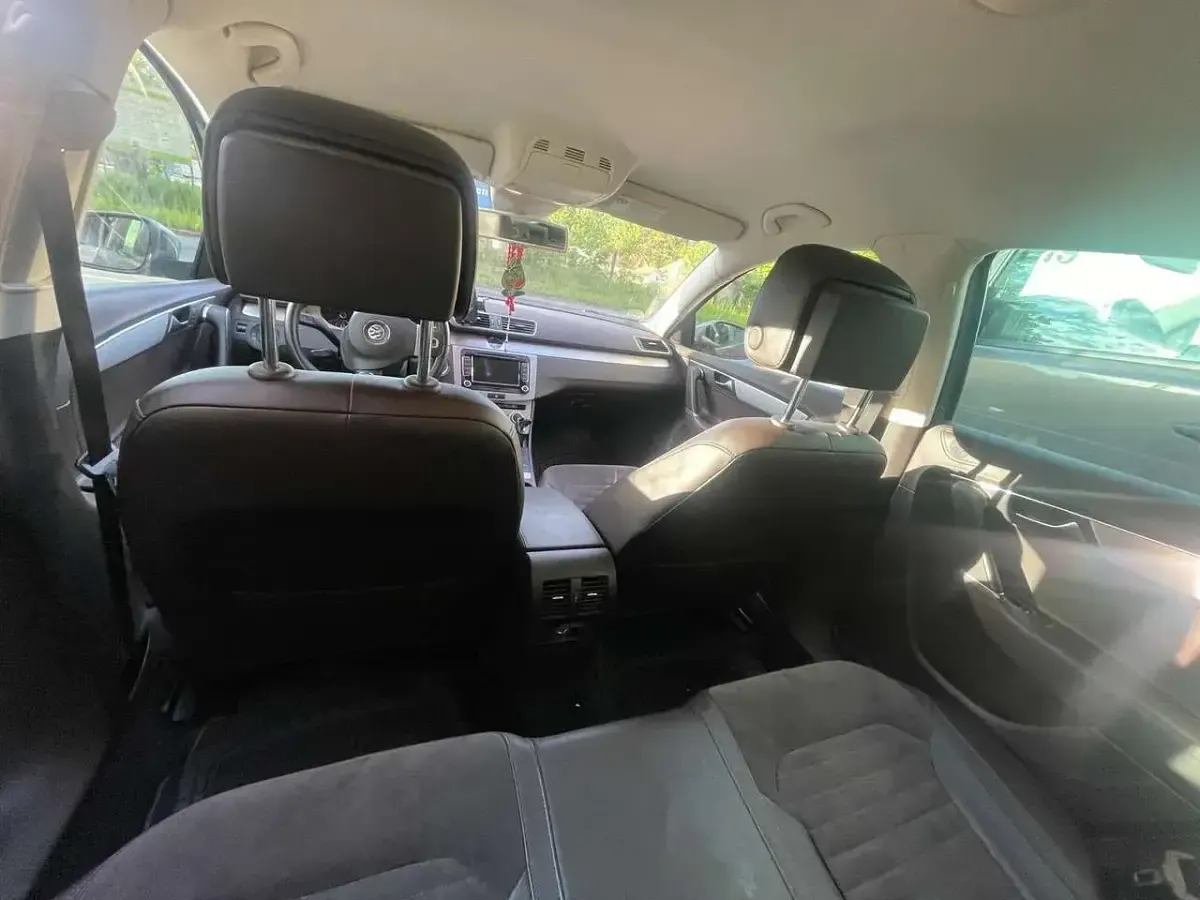Gebraucht VW Passat Highline 160 PS (117 kW) 2012 Limousine