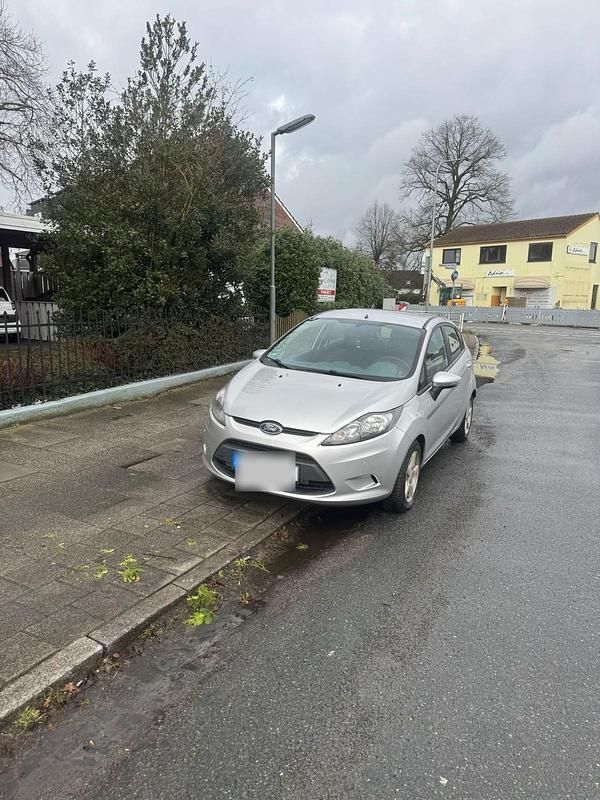 Gebraucht Ford Fiesta 95 PS (69 kW) 2011 Silber Kleinwagen