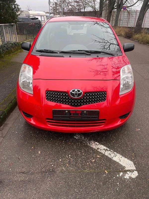 Gebraucht Toyota Yaris 69 PS (50 kW) 2008 Rot Kleinwagen