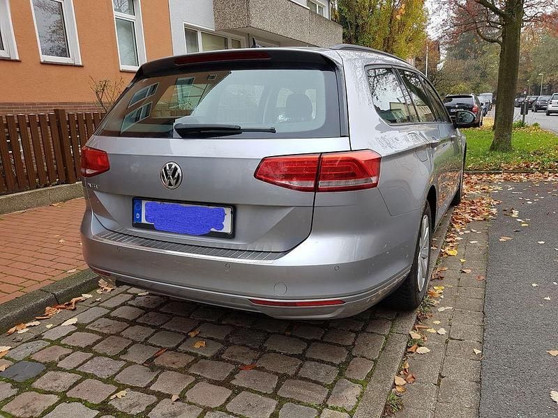 Gebraucht VW Passat 150 PS (110 kW) 2018 Silber Kombi