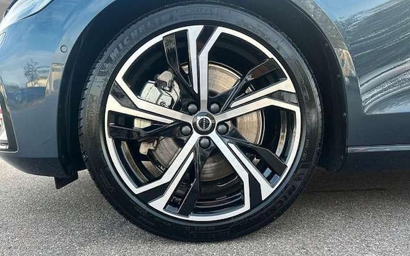 Gebraucht Volvo V60 Plus 350 PS (257 kW) 2025 Denim blue Kombi