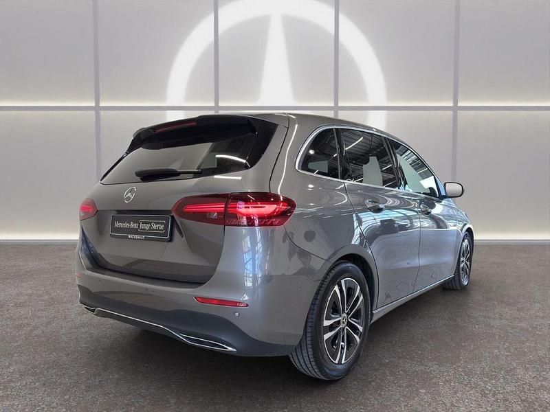 Gebraucht Mercedes B220 Advanced 190 PS (139 kW) 2024 Grau Van / Kleinbus