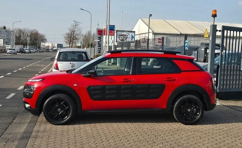 Gebraucht Citroën C4 Feel 82 PS (60 kW) 2016 Rot Limousine