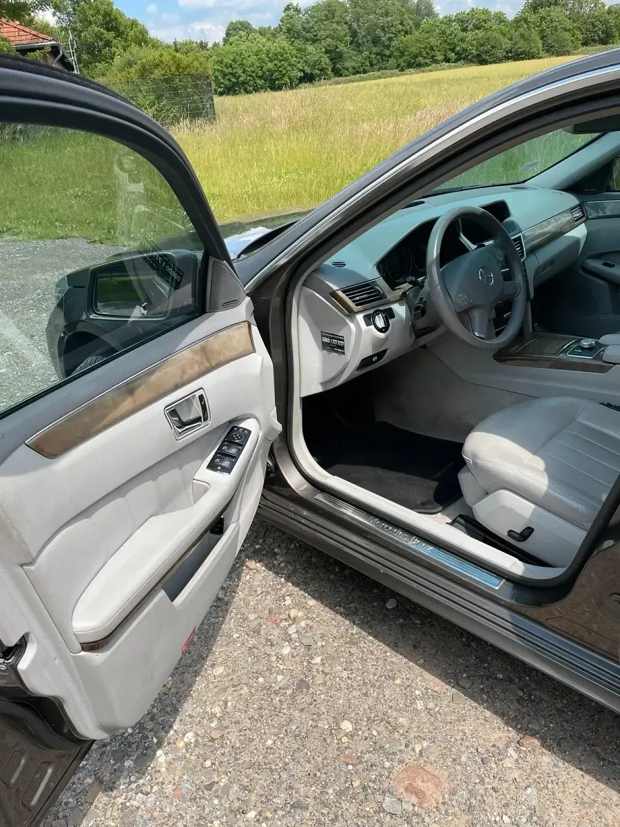 Gebraucht Mercedes E350 Elegance 231 PS (169 kW) 2009 Andere farben Limousine