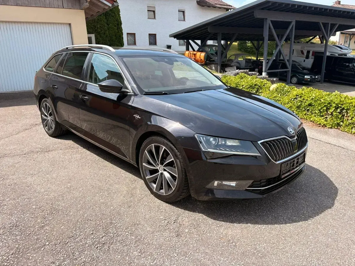 Gebraucht Skoda Superb LAURIN & KLEMENT 190 PS (139 kW) 2016 Schwarz Kombi