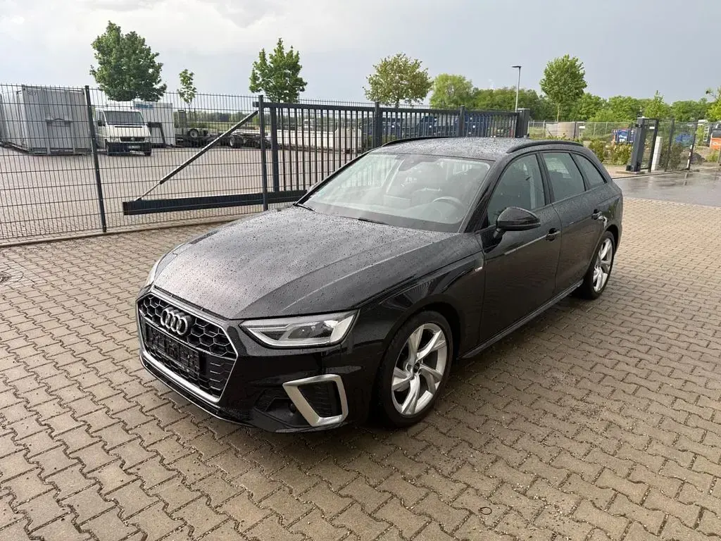Second-hand Audi A4 S-Line 163 CP (119 kW) 2021 Negru Break