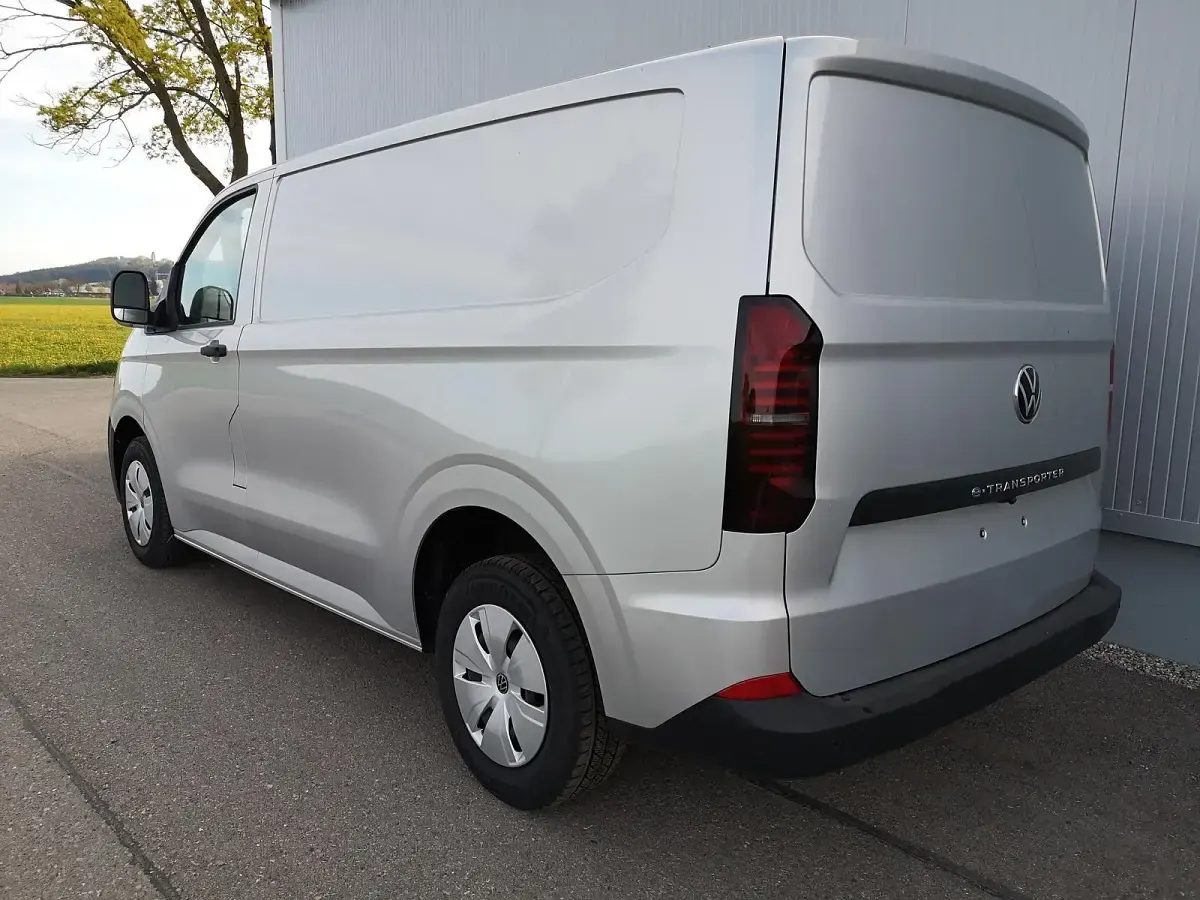 Neu VW T7 100 kW (136 PS) 2026 Light grey metallic Van