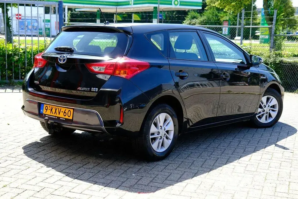 Gebraucht Toyota Auris Hybrid 99 PS (72 kW) 2013 Schwarz Limousine