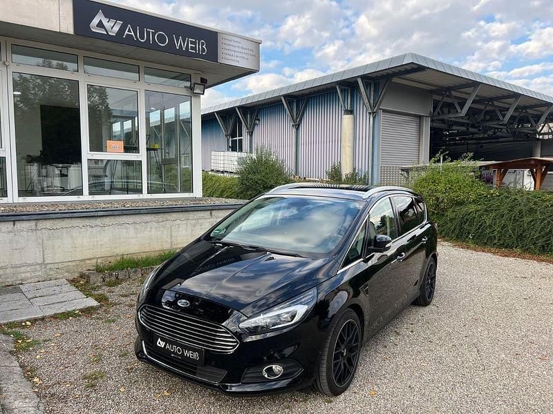 Schwarz Gebraucht 2015 Ford S-MAX Titanium Van / Kleinbus | 15.980 € (Etwas zu teuer) - Bild 1/4