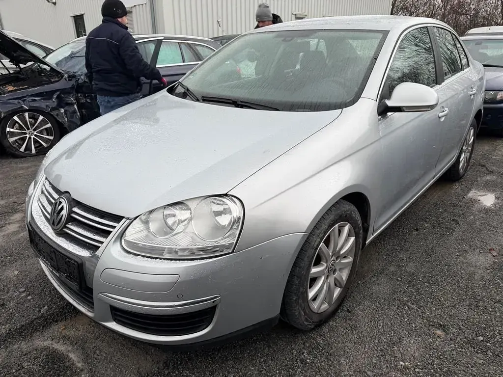 Gebraucht VW Jetta Comfortline 105 PS (77 kW) 2010 Silber Limousine