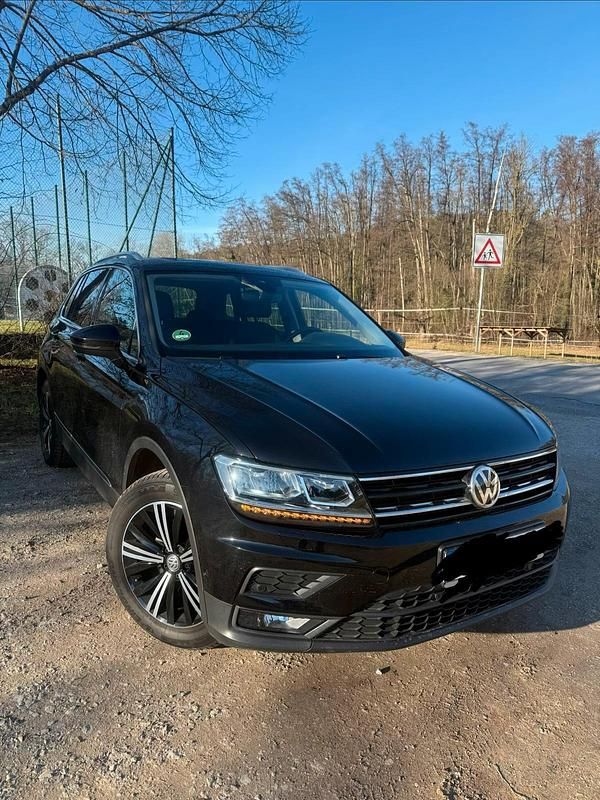 Schwarz Gebraucht 2018 VW Tiguan Sound SUV | 21.000 € - Bild 1/4