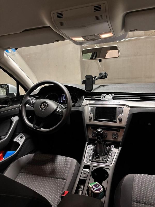 Gebraucht VW Passat 150 PS (110 kW) 2016 Silber Kombi