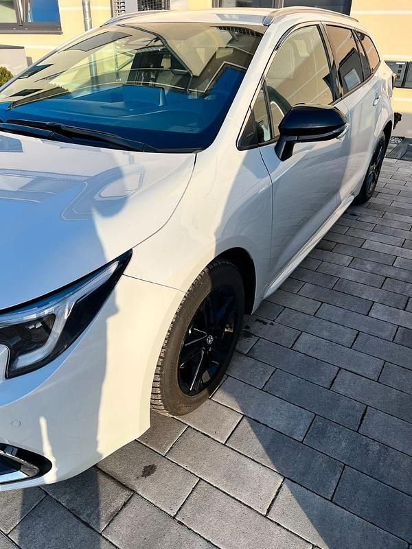 Gebraucht Toyota Corolla 140 PS (102 kW) 2025 Grau Kombi