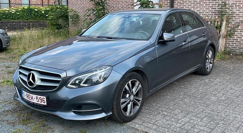 Grau Gebraucht 2015 Mercedes E200 Avantgarde Limousine | 13.499 € (Guter Preis) - Bild 1/4