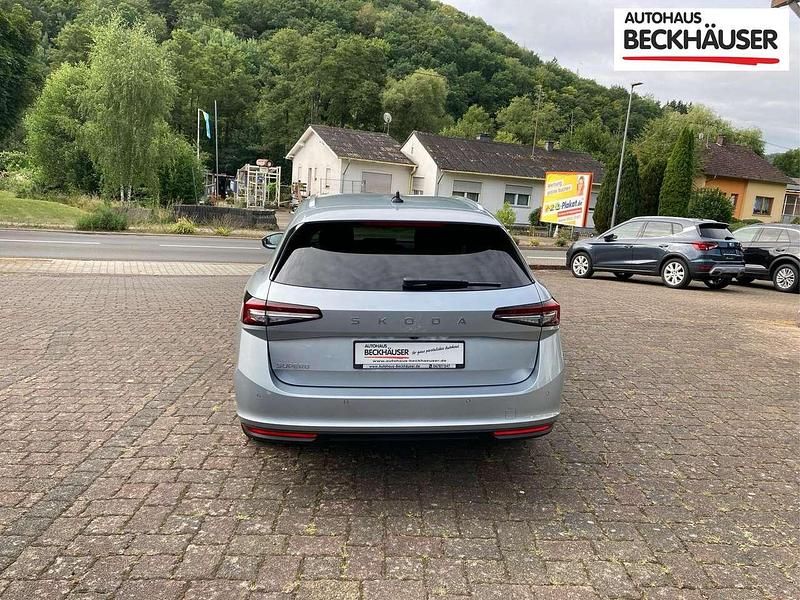 Neu Skoda Superb Selection 150 PS (110 kW) 2025 Silber metallic Kombi