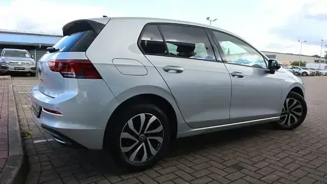 Gebraucht VW Golf VIII Active 116 PS (85 kW) 2022 Silber Limousine