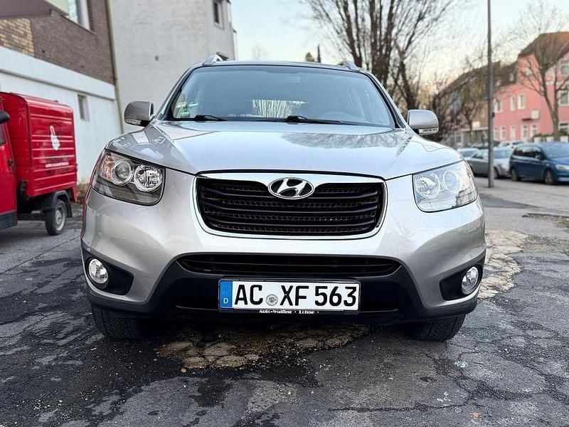Grau Gebraucht 2010 Hyundai Santa Fe SUV | 7.950 € (Fairer Preis) - Bild 1/4
