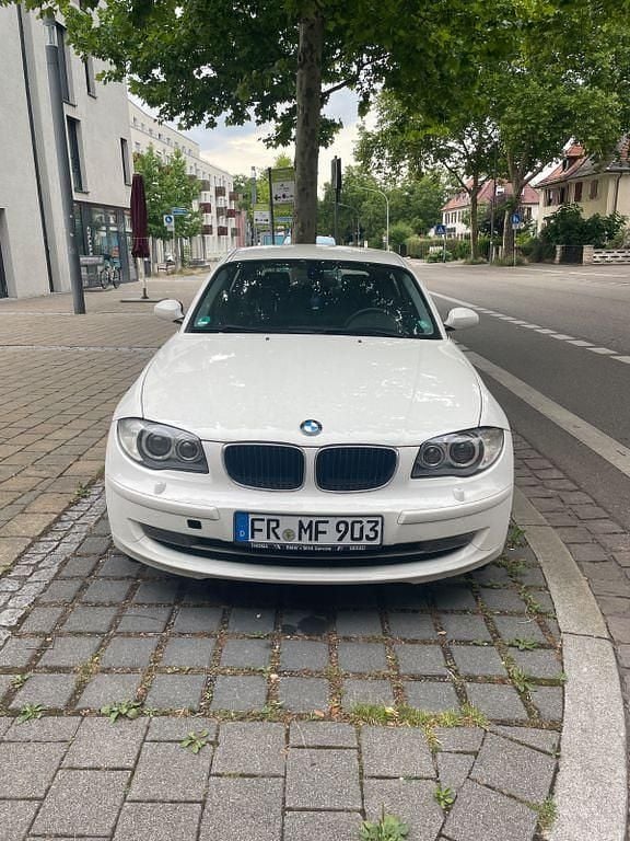 Weiß Gebraucht 2009 BMW 116 Kleinwagen | 1.300 € (Superpreis) - Bild 1/4