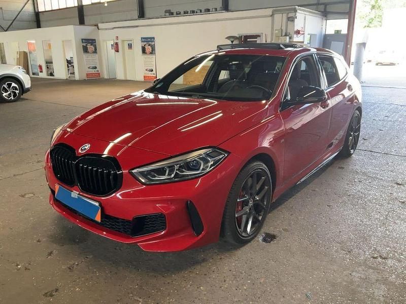 Rot Gebraucht 2022 BMW 128 M Sport Limousine | 31.990 € (Fairer Preis) - Bild 1/4
