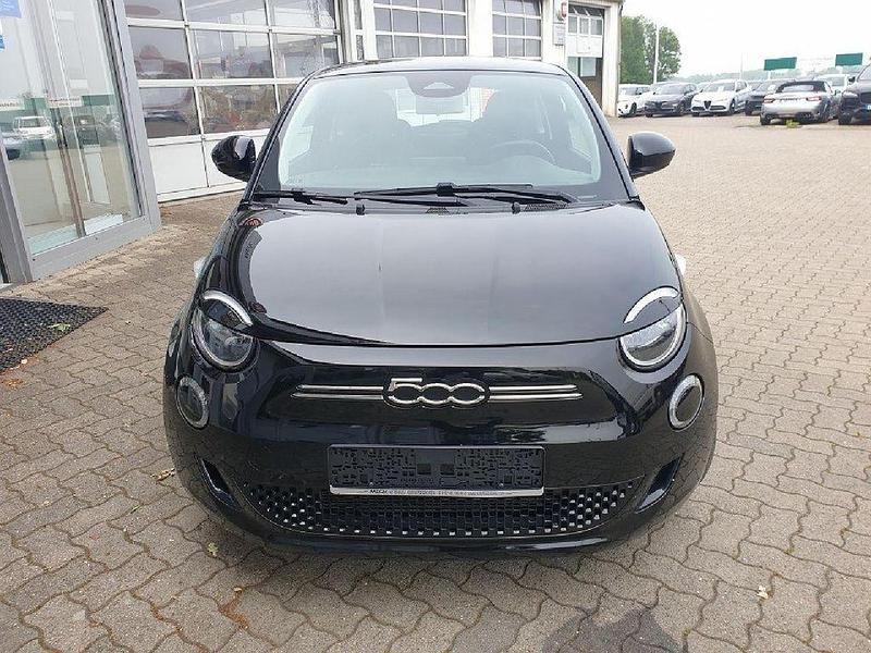Gebraucht Fiat 500e Basis 86 kW (118 PS) 2023 Colore esterno (onyx schwarz) Limousine
