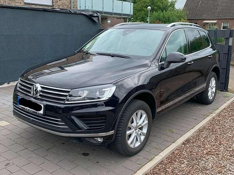 Schwarz Gebraucht 2016 VW Touareg Exclusive SUV | 31.500 € (Etwas zu teuer) - Bild 1/4