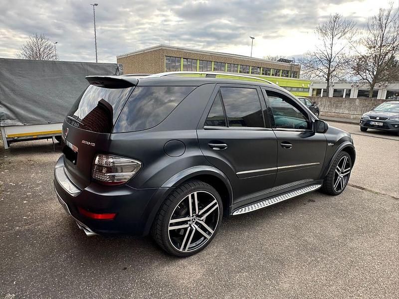 Schwarz Gebraucht 2010 Mercedes ML63 AMG AMG SUV | 16.500 € (Fairer Preis) - Bild 1/4