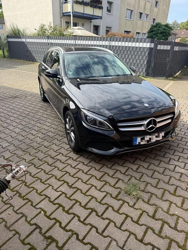 Schwarz Gebraucht 2016 Mercedes C200 Kombi | 9.700 € (Guter Preis) - Bild 1/4
