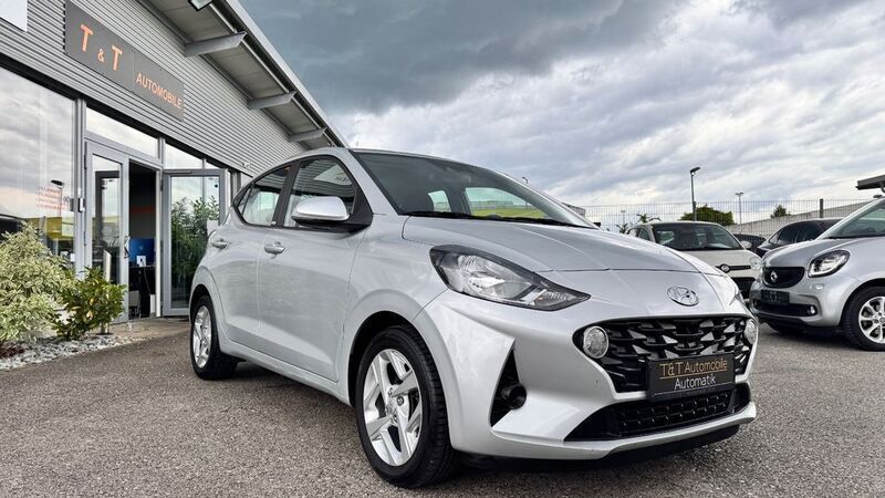 Silber Gebraucht 2021 Hyundai i10 Trend Kleinwagen | 12.990 € - Bild 1/4
