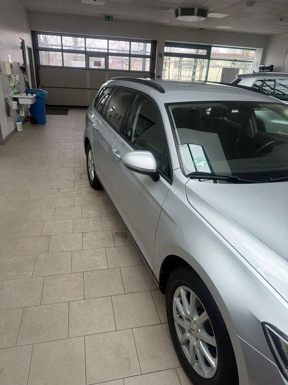 Gebraucht VW Passat Trendline 150 PS (110 kW) 2018 Silber Kombi