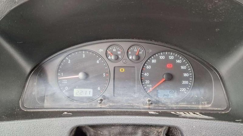 Gebraucht VW Transporter 174 PS (127 kW) 2005 Grauweiß r9002 Van