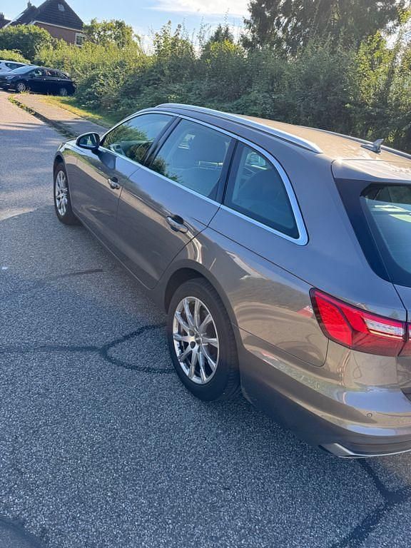 Gebraucht Audi A4 Ambiente 163 PS (119 kW) 2019 Grau Limousine