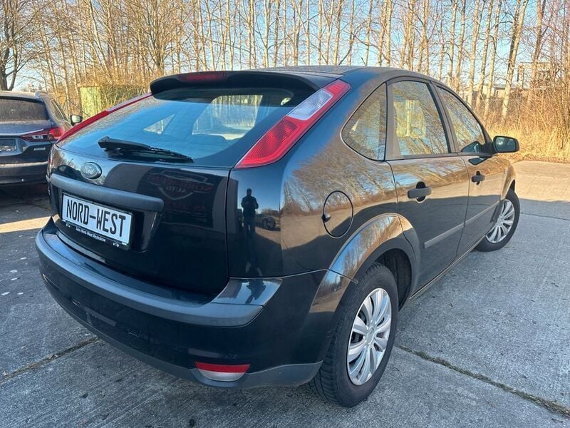 Gebraucht Ford Focus Trend 101 PS (74 kW) 2005 Schwarz Limousine